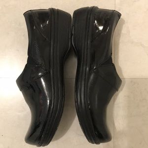 Klogs Footwear-Womens, Black Patent size 7